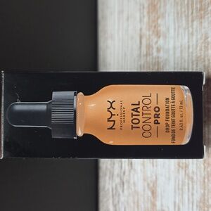 NYX Total Control Pro Foundation - Camel